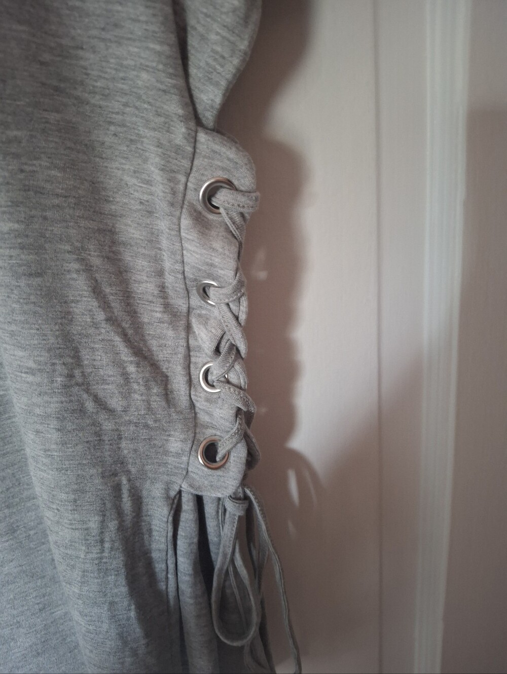 BOLD Elements gray women's lace-up side tee L/G - Picture 2 of 3